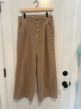 American Eagle Khaki Wide Leg Pleated crop  Womens Size 6 Tan Stretch Trousers